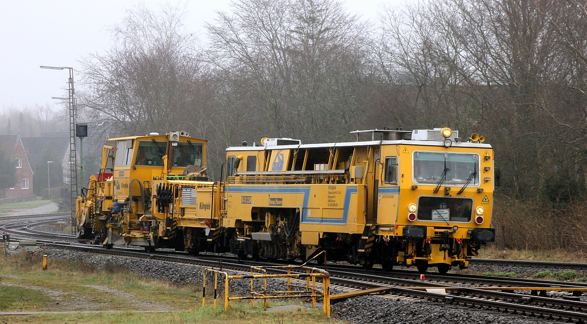 Kölngleis P & T 09-32 CSM 9980 9424 004-6 mit P & T SSP 110 SW 9980 9425 027-6 Einfahrt Bhf Husum. 11.04.2021