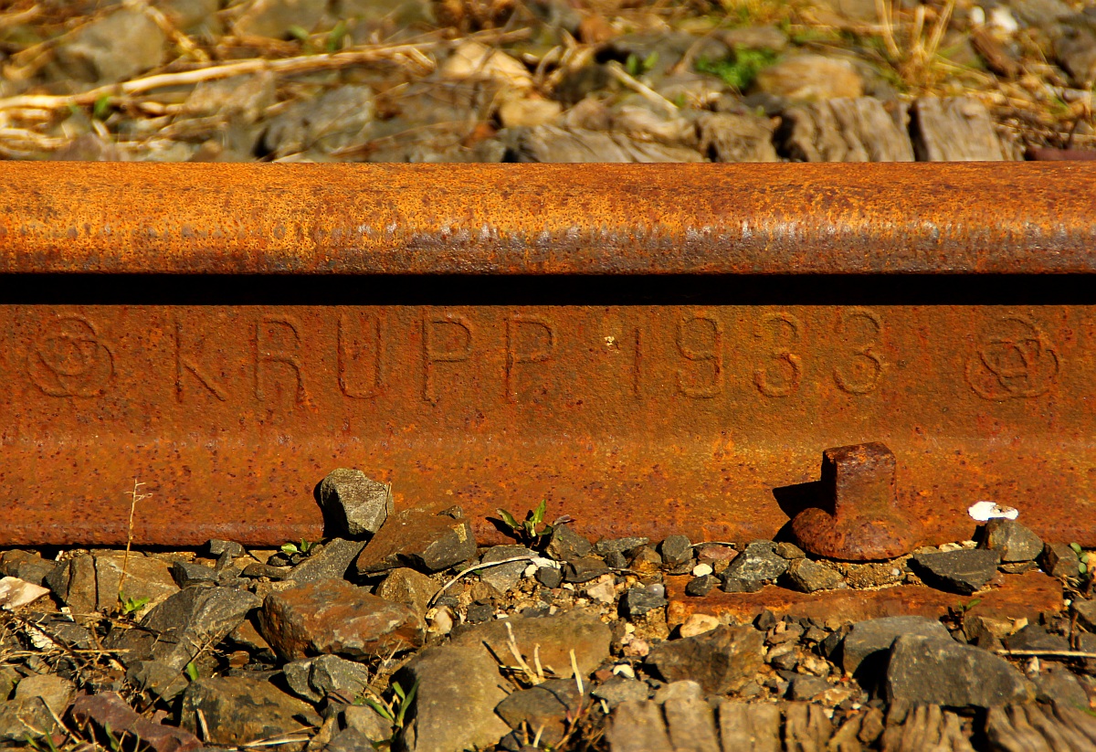 Lange schon ist der Güterbereich in Schleswig ausser Betrieb und diese Schiene dokumentiert ein wenig das Alter dieses ehemaligen Güterbahnhofes. Schleswig 23.03.2012