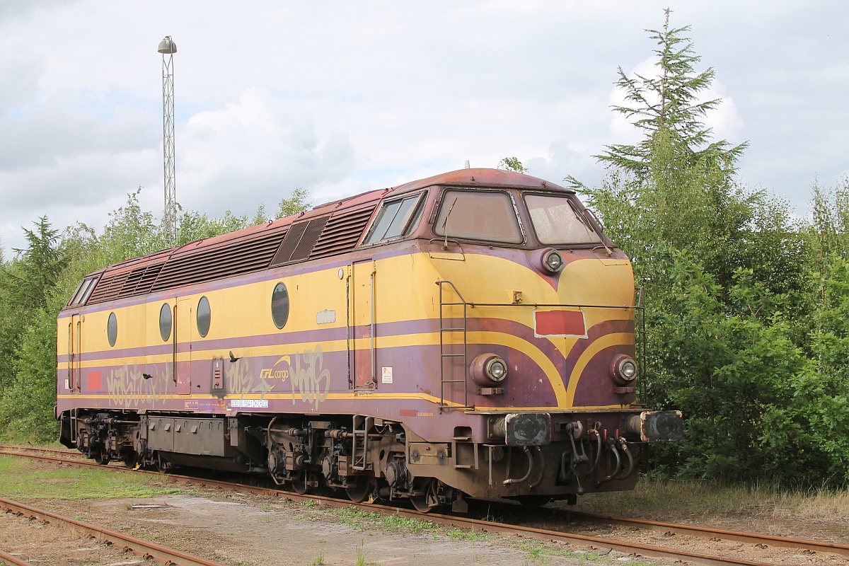 Lange schon sind die CFL Cargo 1800er in Dänemark im Einsatz. In diesem Jahr hat man sich entschlossen diese Loks zu übernehmen und neu zu bezeichnen. Hier steht die neu bezeichnete CFLCD 1834(ex CFL 1814) im dänischen Padborg. Warum auch immer wurden hier auch merkwürdige NVR Nummern verwendet....9282 000 1834-1 DK-CFLCD (Vergleich: Hectorrail ES64U2 Loks, vorne 9180, hinten S-HCTOR). 28.06.2020