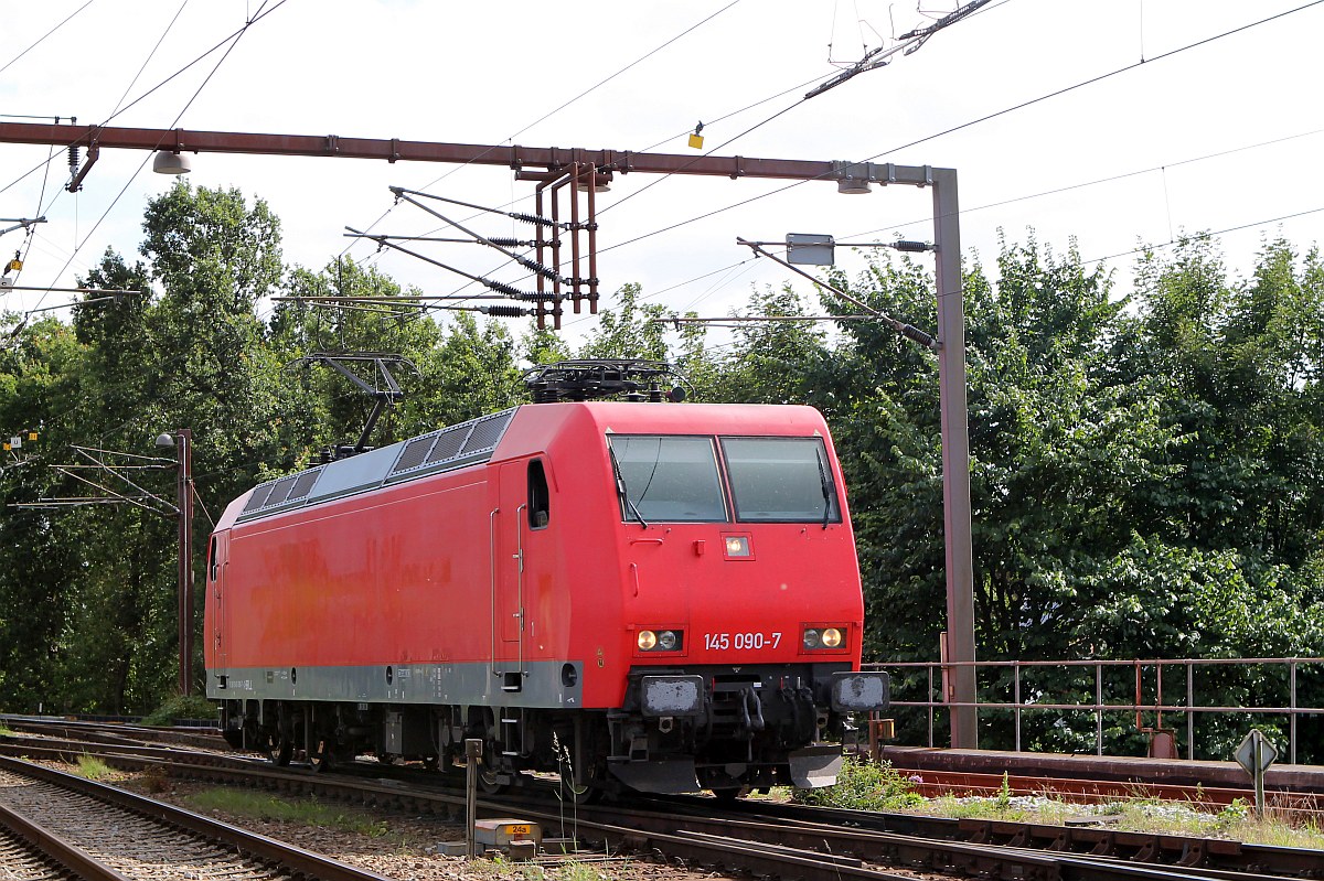 Lange Zeit fuhr sie für die HGK/RHC als 145-CL 012 nun ist sie an BRLL abgegeben worden und für die HSL Hamburg unterwegs. Sie wurde neu nummeriert und trägt nun die Nummer 145 090-7 und hat hier Einfahrt in Pattburg/DK. 10.08.2017(Bild wurde von D.Schikorr gemacht und darf gezeigt werden)