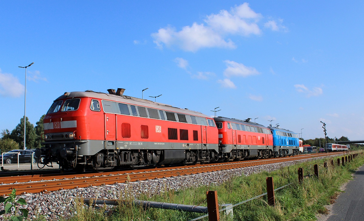 Lautstarke Einfahrt für DB 218 322 390 und die PRESS 218 057(218 462). Niebüll 26.09.2021 II