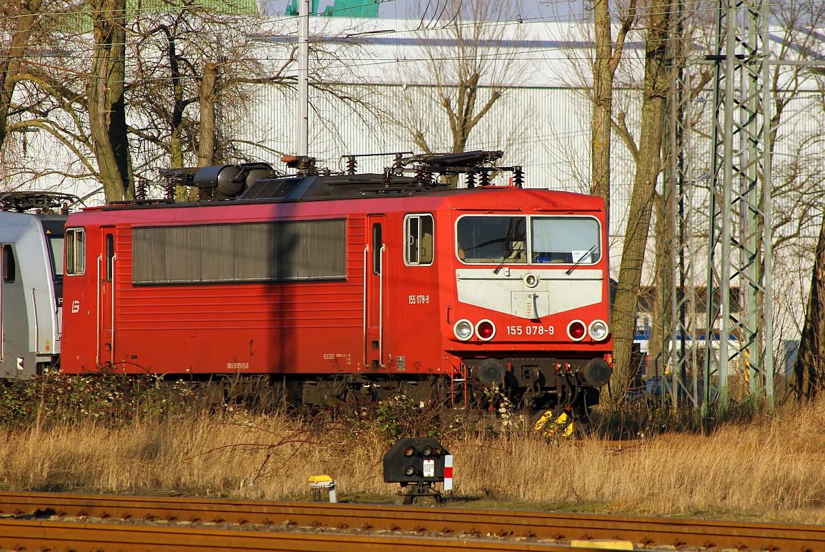 LEG 155 078-9 genießt hier die Mittagssonne am Abstellplatz Hamburg Hohe Schaar. 06.02.2015