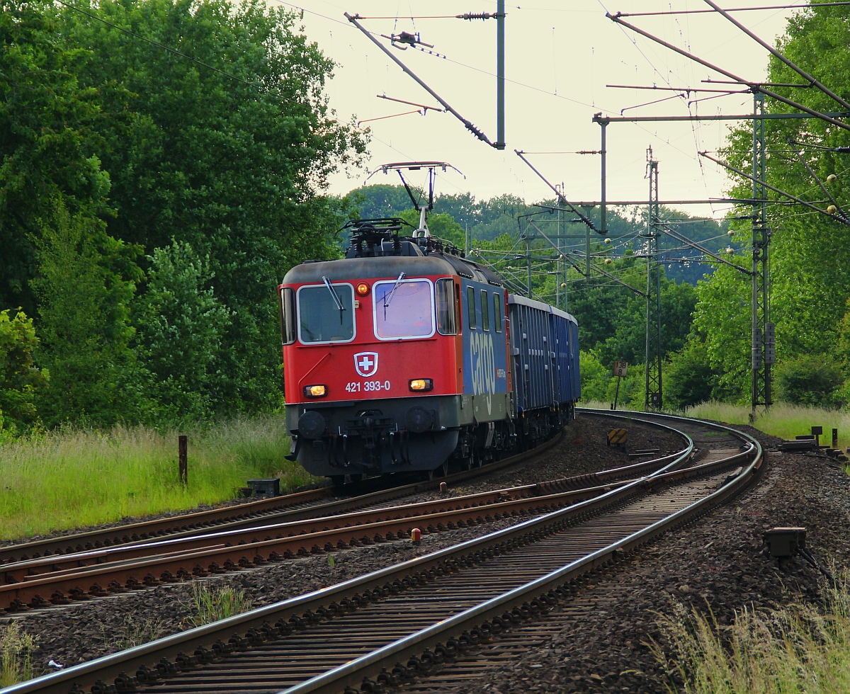 Leihweise für TXL unterwegs war die SBBC Re 4/4 II 4421 393-0 am 11.06.2012 im Norden mit einem Eaos Ganzzug unterwegs(üaV)