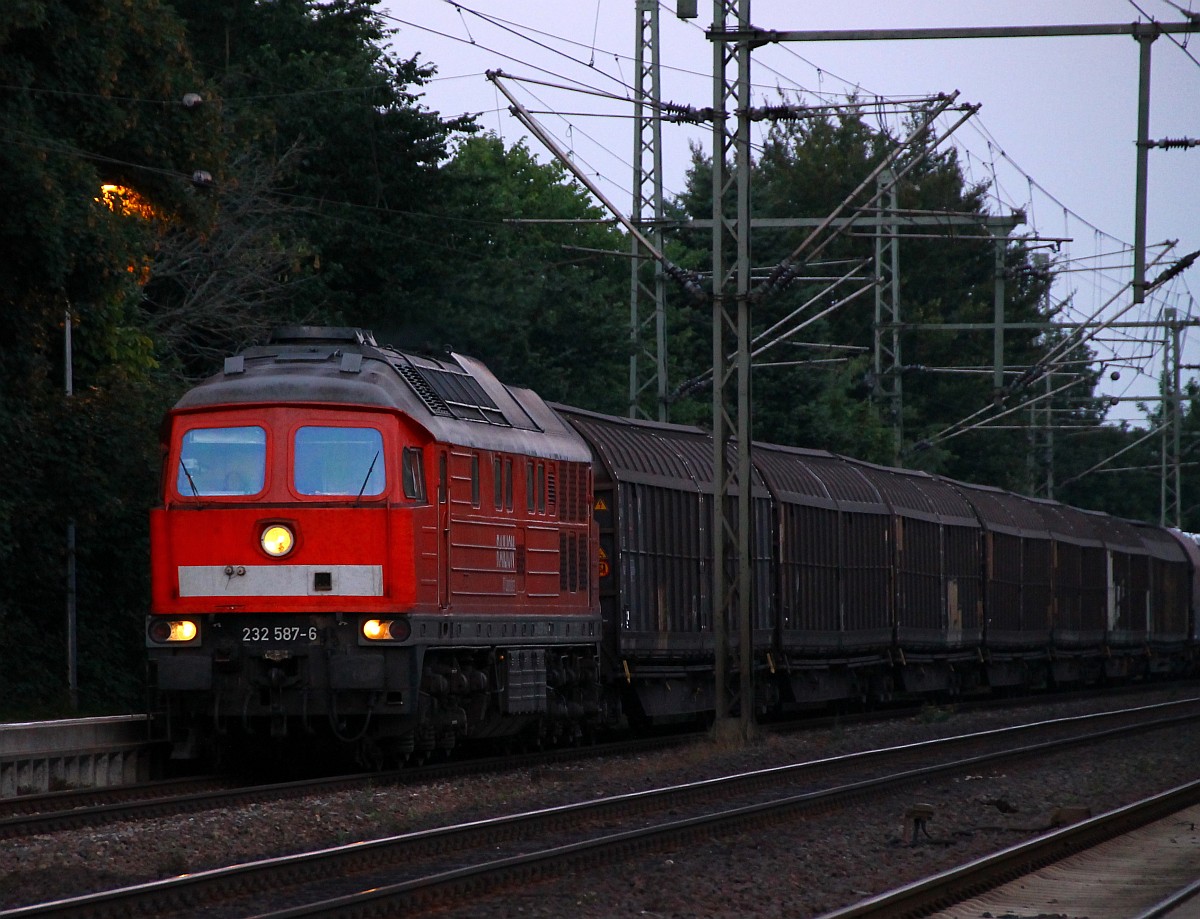 Letzter Umleiter bevor das Licht ausging war die 232 587-6 wohl mit dem EZ/GD 47424 die hier durch Schleswig dieselt. 18.07.2014