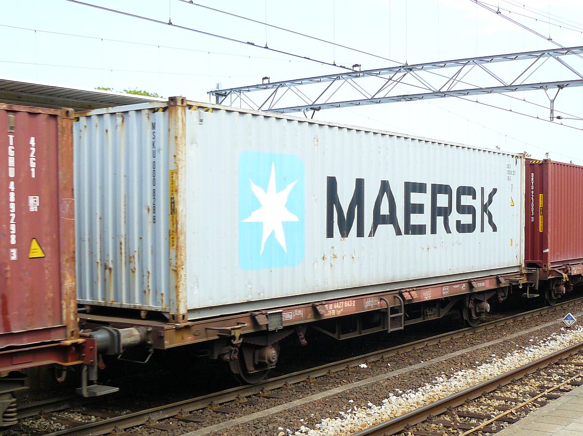 Lgs 580 Containertragwagen mit Nummer 21 RIV 80 D-DB 4427 643-2 Gleis 1 Dordrecht, Niederlande 12-06-2015.

Lgs 580 containerwagen uit Duitsland met nummer 21 RIV 80 D-DB 4427 643-2 spoor 1 Dordrecht 12-06-2015.