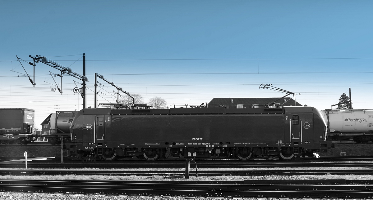 Lichtspielerei....DSB EB 3227, Pattburg/DK 26.02.2023