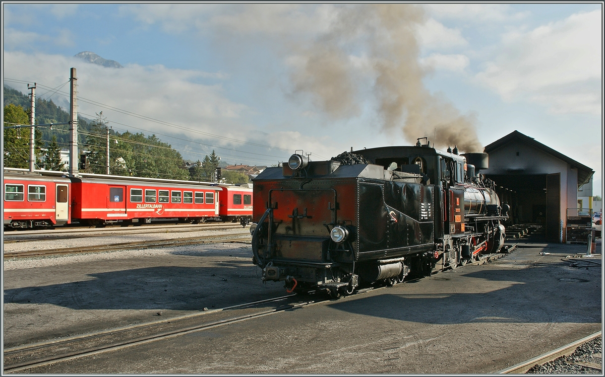 Lieder nun von hinten konnte ich diese  Zillertalbahn  Dampflok in Jenbach fotografieren.
16. Sept. 2011