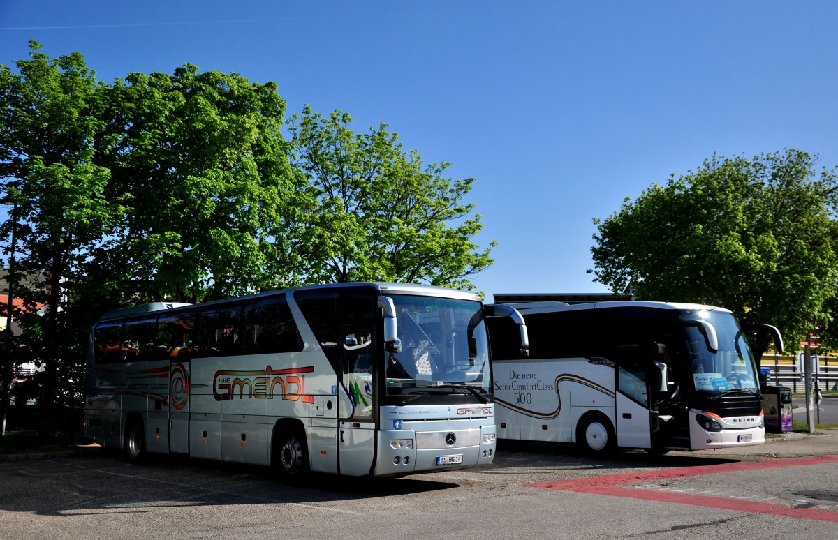 Links der Mercedes Benz Tourismo von Hans Gmeindl/BRD,rechts ein 500er Setra im Mai 2014 in Krems gesehen.