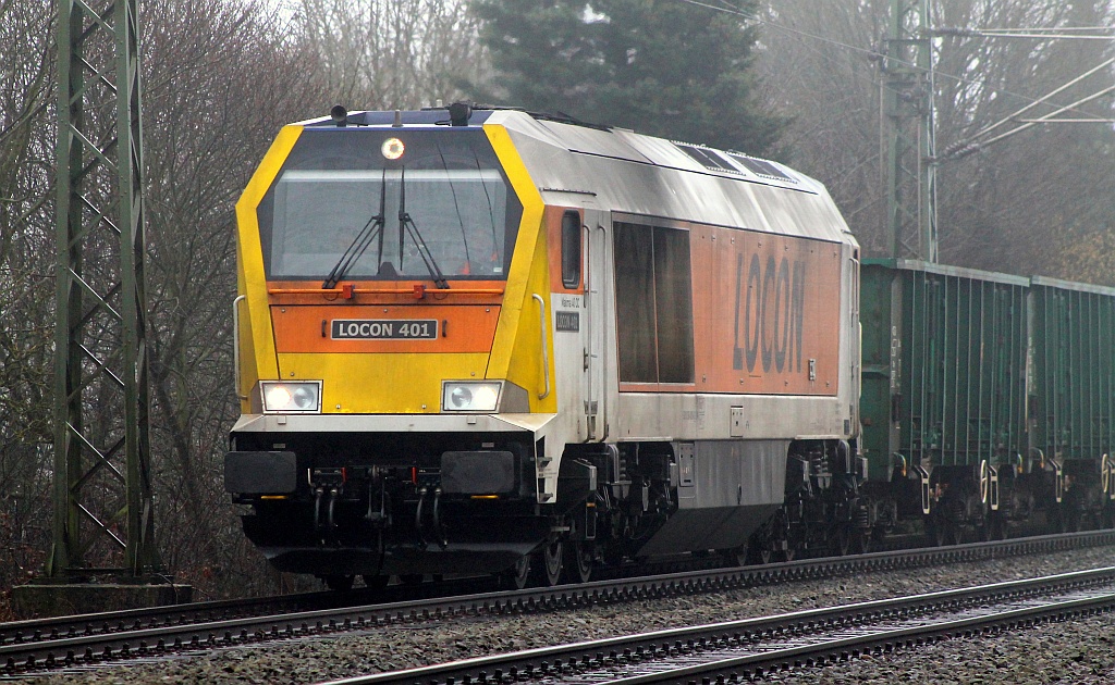 Locon 401/264 005-0 mit einem Dünger-Kalk-Zug auf dem Weg nach Jübek. Schleswig 12.04.2013