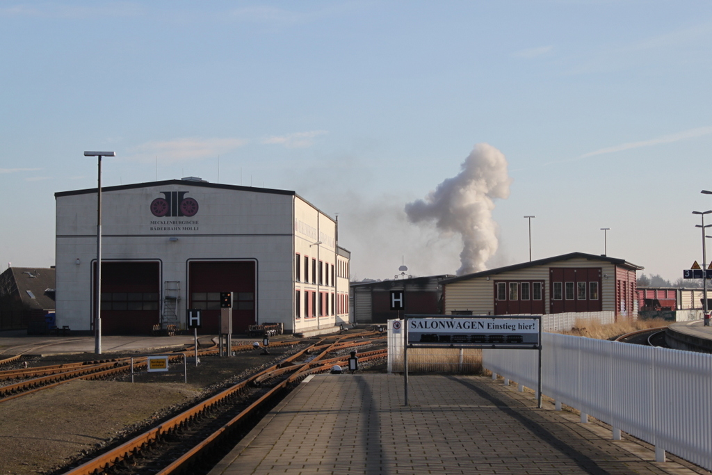 Lokschuppen der Mecklenburgischen Bäderbahn Molli am 28.01.2017 in Bad Doberan,im Hintergrund brennt nix da versteckte sich nur 99 2322-8