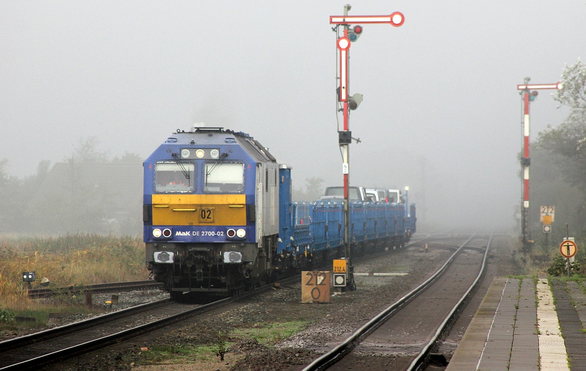 MaK DE 2700-02/252 02 mit RDC AutoZugSylt in Klanxbüll 18.10.2016