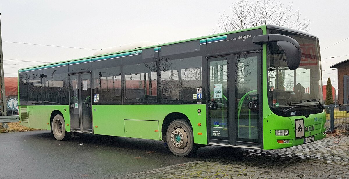 MAN Lion`s City (231) von VGF (Verkehrs-Gesellschaft-Fulda) steht am Bahnhof Hünfeld im Dezember 2021