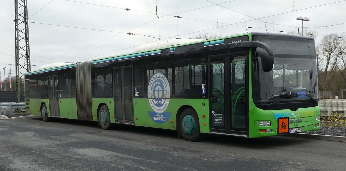 MAN Lion`s City von RhnEnergie steht am Bahnhof in Hnfeld, 12-2018