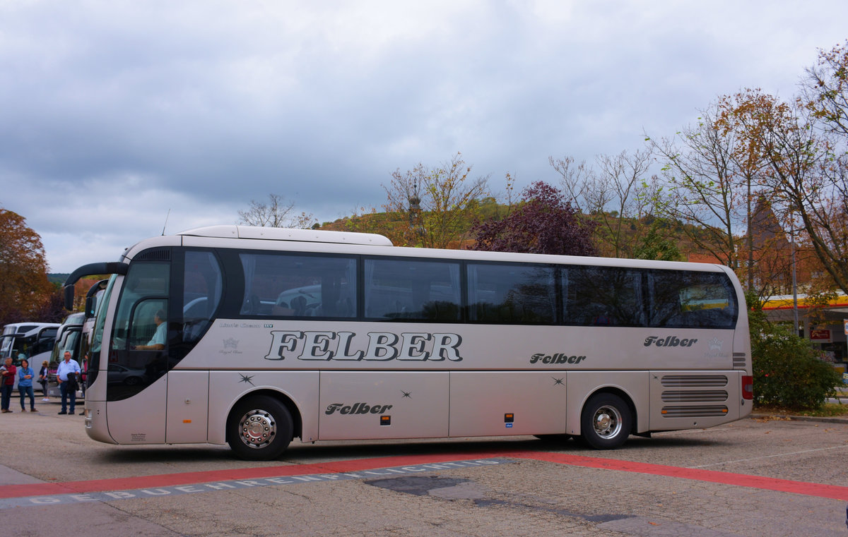 MAN Lion`s Coach von Felber Reisen aus der BRD in Krems.