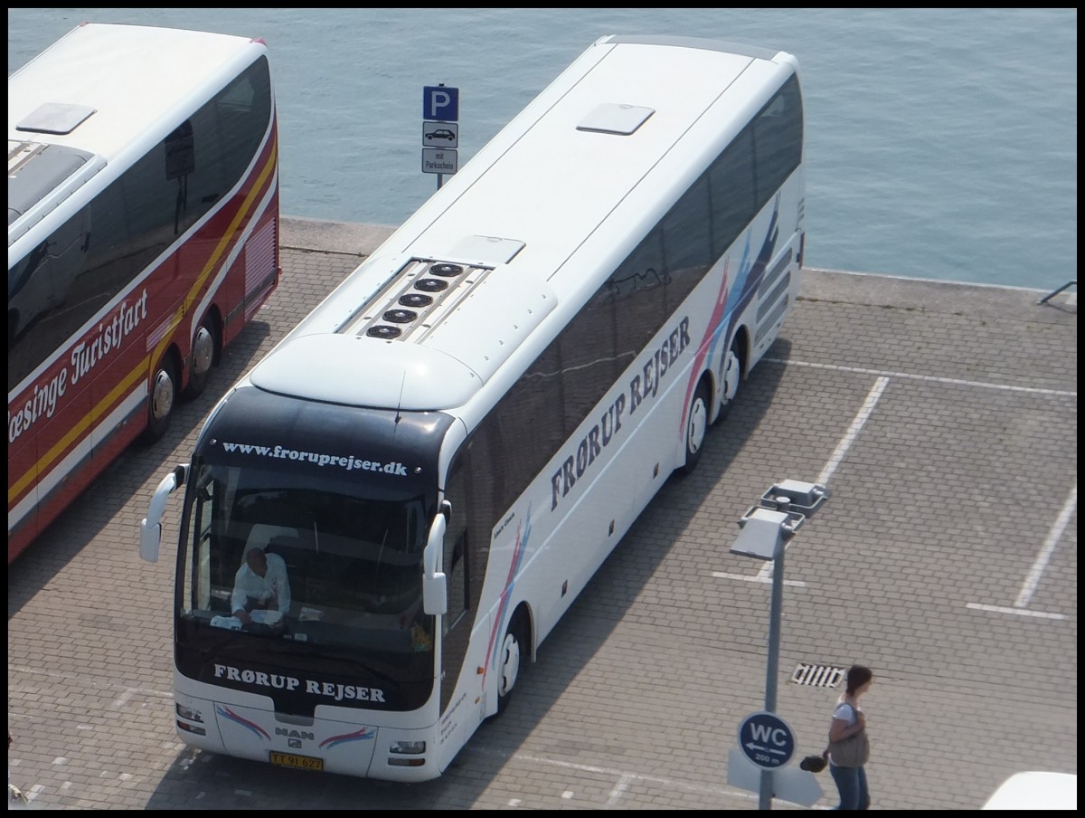 MAN Lion's Coach von Frrup Rejser aus Dnemark im Stadthafen Sassnitz.