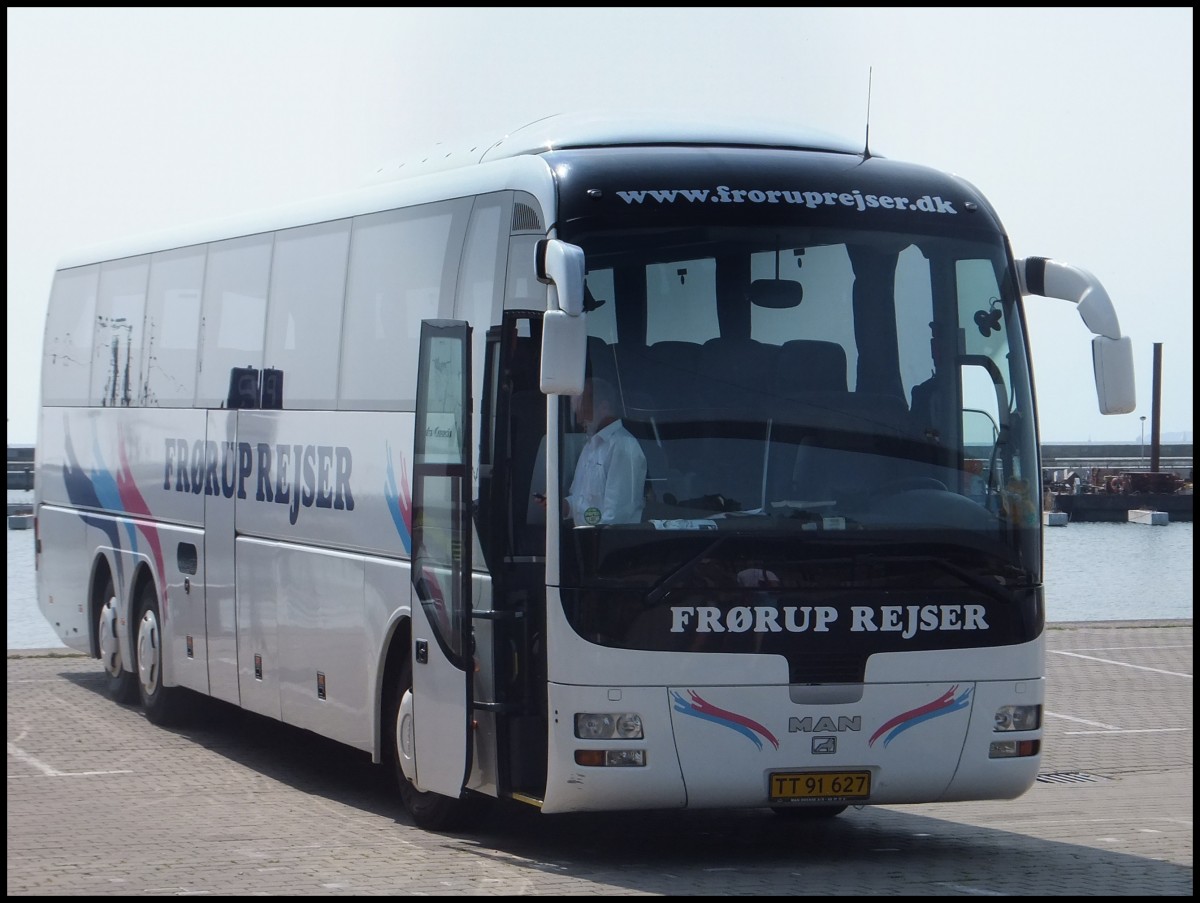 MAN Lion's Coach von Frrup Rejser aus Dnemark im Stadthafen Sassnitz.