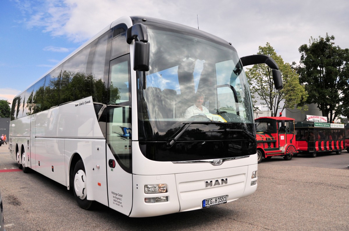 MAN Lions Coach von Htzinger Reisen aus Deutschland am 12.Juli 2014 in Krems gesehen.