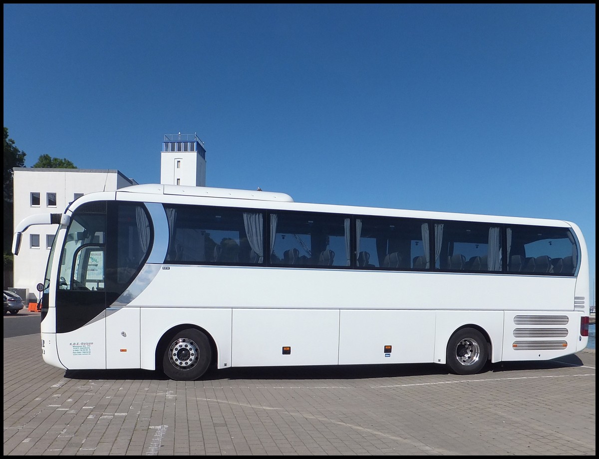 MAN Lion's Coach von K.D.E. Reisen aus Deutschland im Stadthafen Sassnitz.