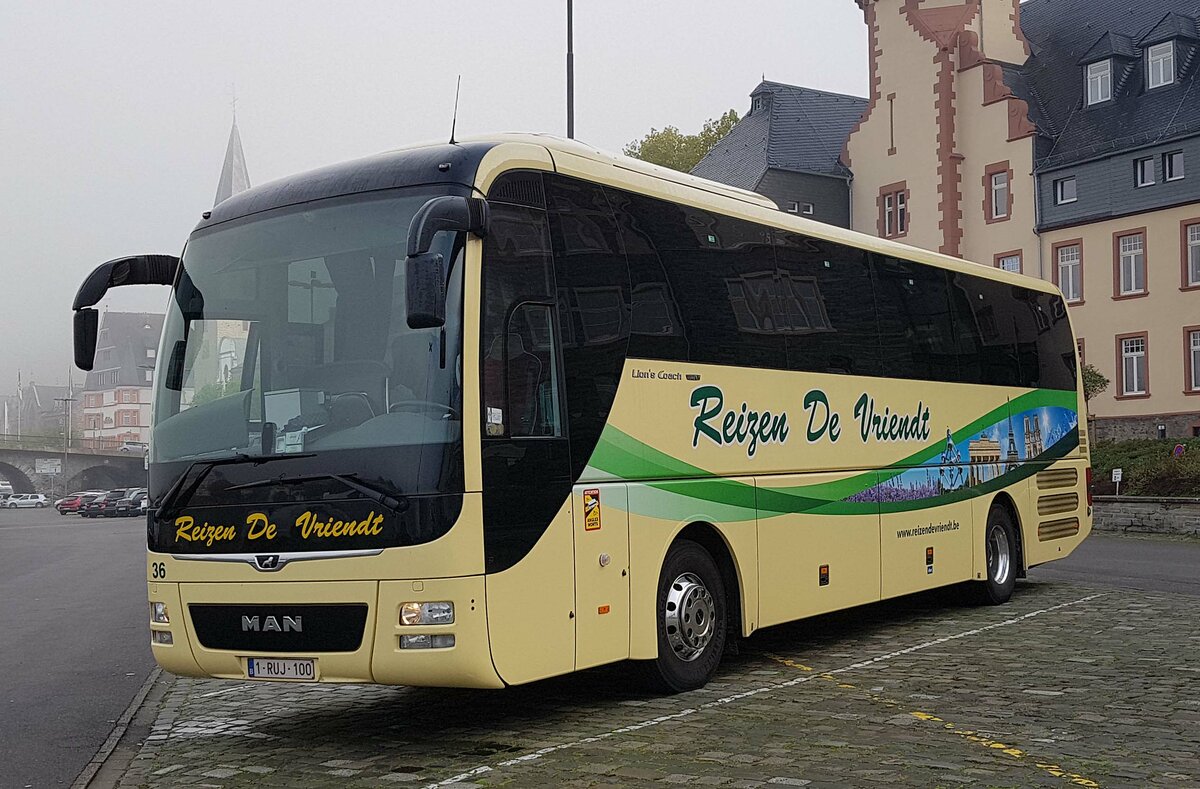 MAN Lion`s Coach von REIZEN DE VRIENDT aus Belgien steht im Blieskastel-Kues