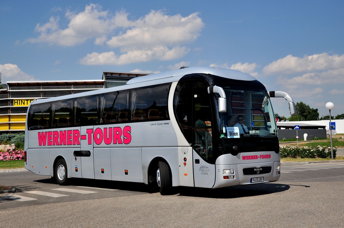 MAN Lions Coach Supreme von Werner Tours aus der BRD am 23. Juni 2014 in Krems gesehen.