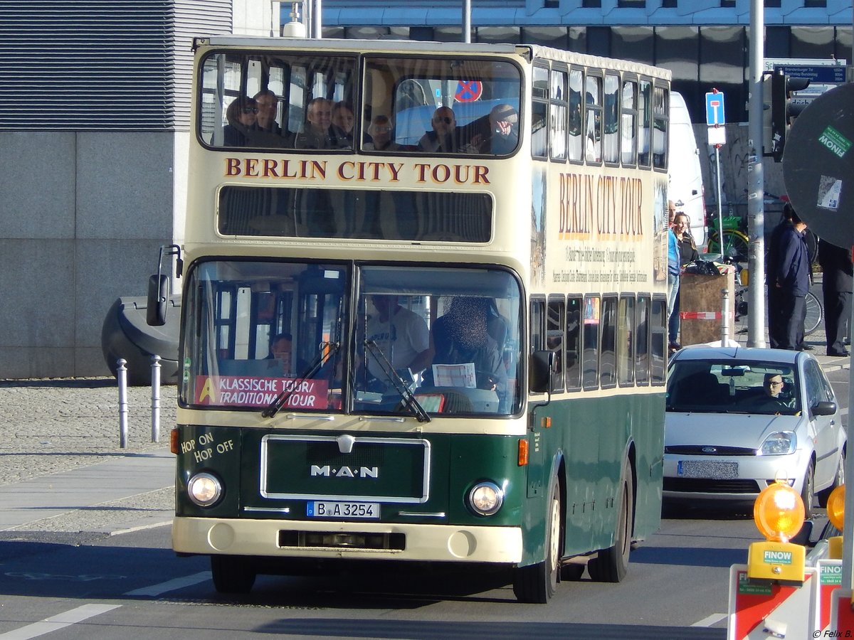 MAN SD 200 von Berlin City Tour in Berlin. 