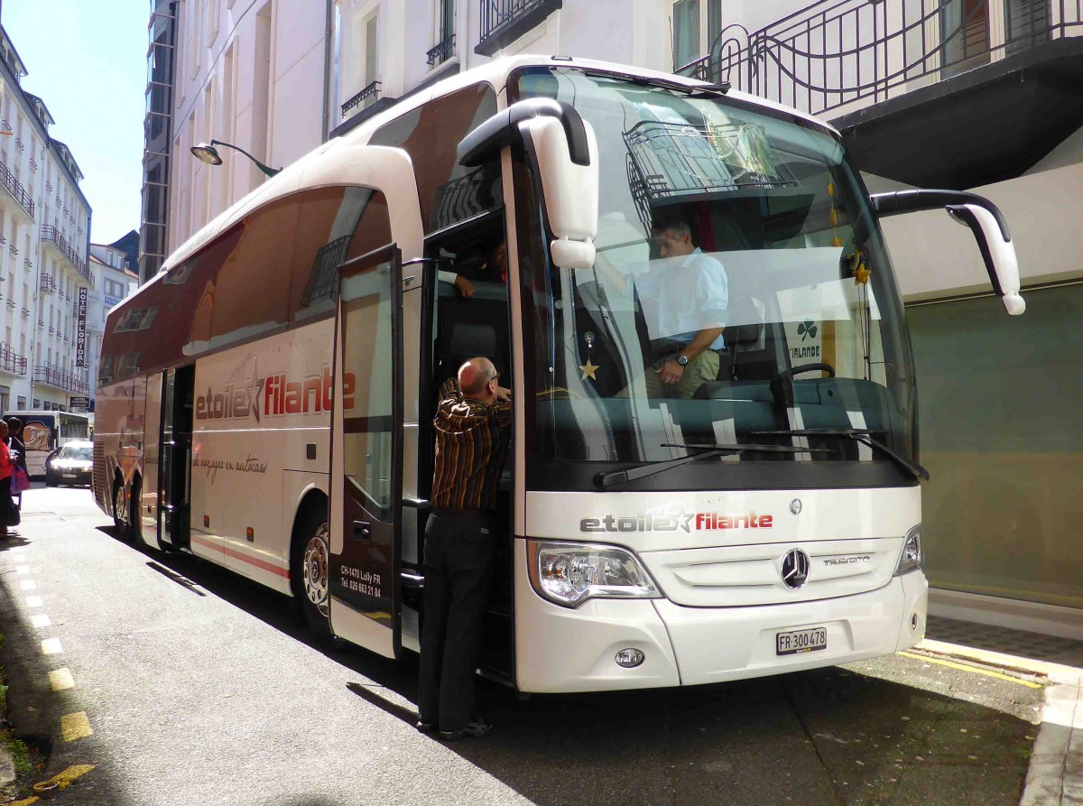 MB Travego wartet auf weitere Fahrgste in Lourdes, September 2015