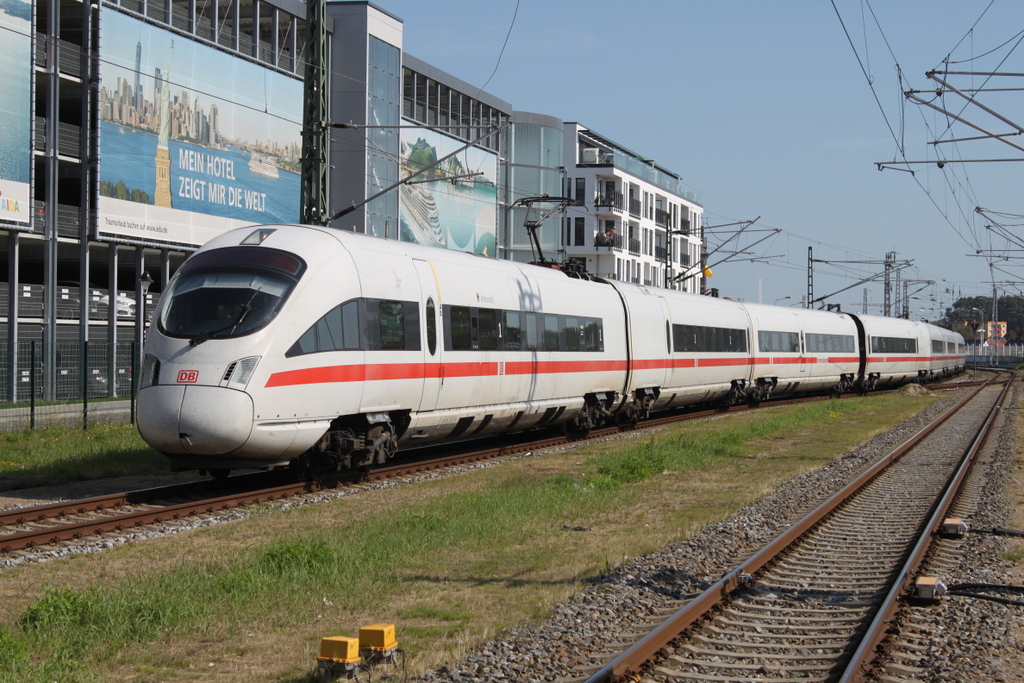 Mein Hotel zeigt mir die Welt:411 061 als ICE 1727(Warnemünde-München)bei der Durchfahrt in Warnemünde-Werft.24.08.2019