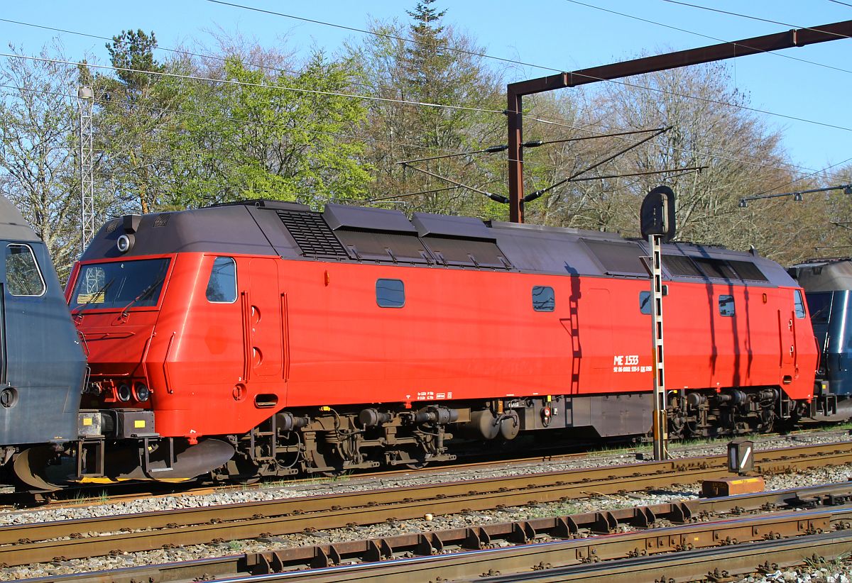 Meine erste DSB ME in der neuen roten Lackierung: DSB ME 1533 Padborg 23.04.2022 