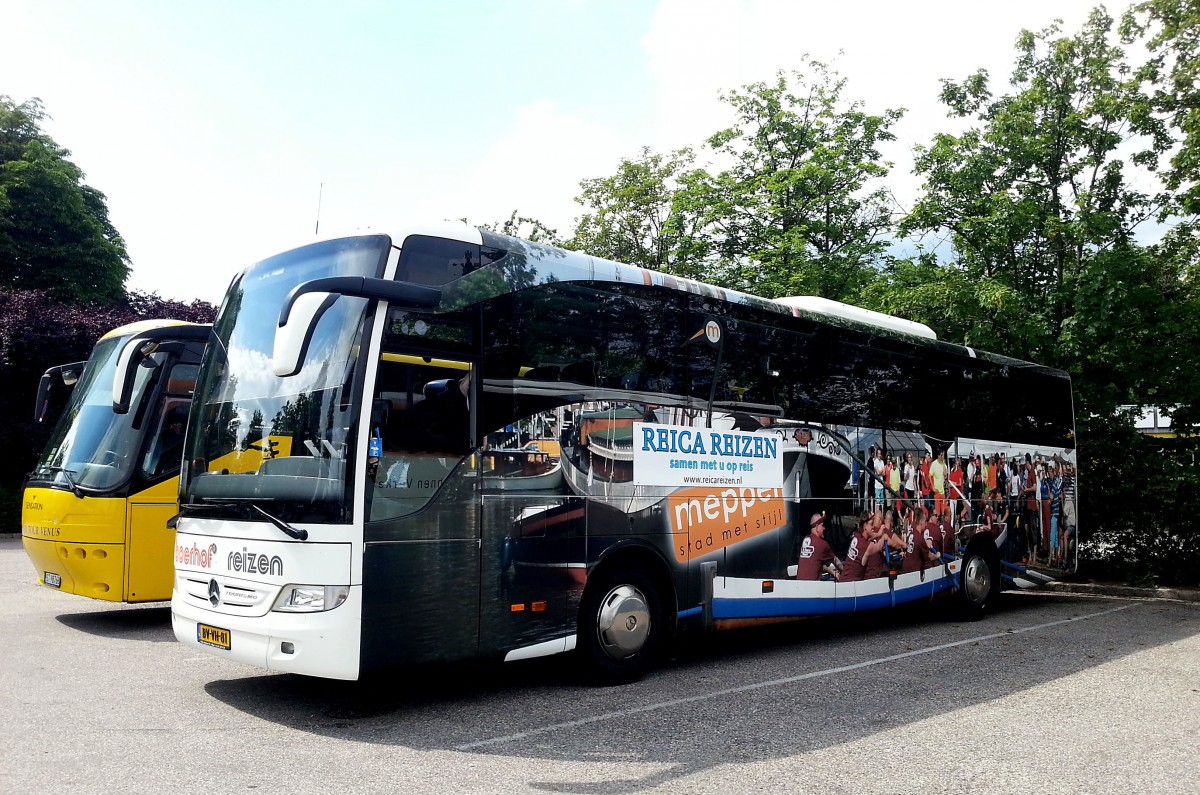 Mercedes Benz Tourismo von B�rhof Reisen aus den NL am 27.Mai 2014 in Krems.
