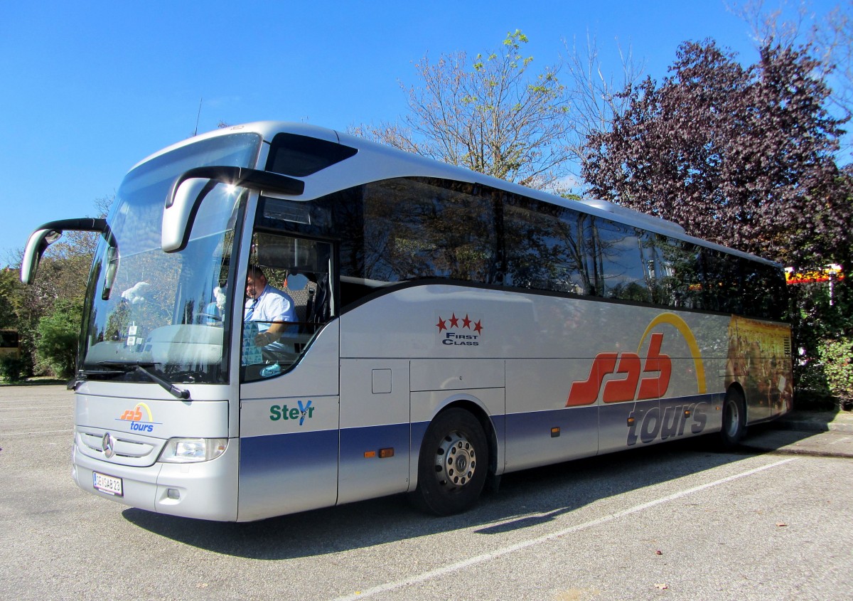 Mercedes Benz Tourismo von SAB Reisen aus �sterreich am 24.9.2015 in Krems.