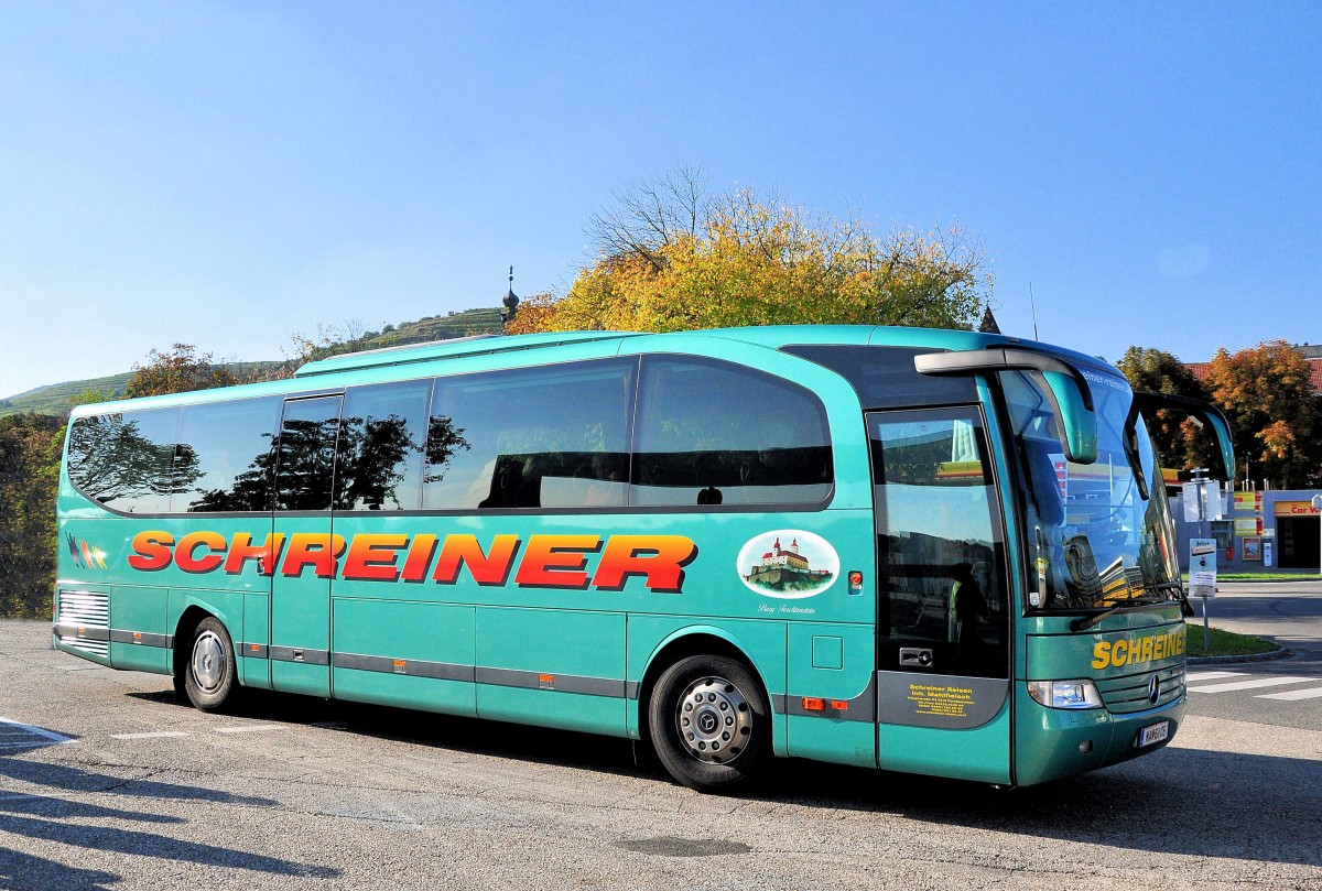 Mercedes Benz Travego von Schreiner Reisen aus �sterreich im Herbst 2013 in Krems.