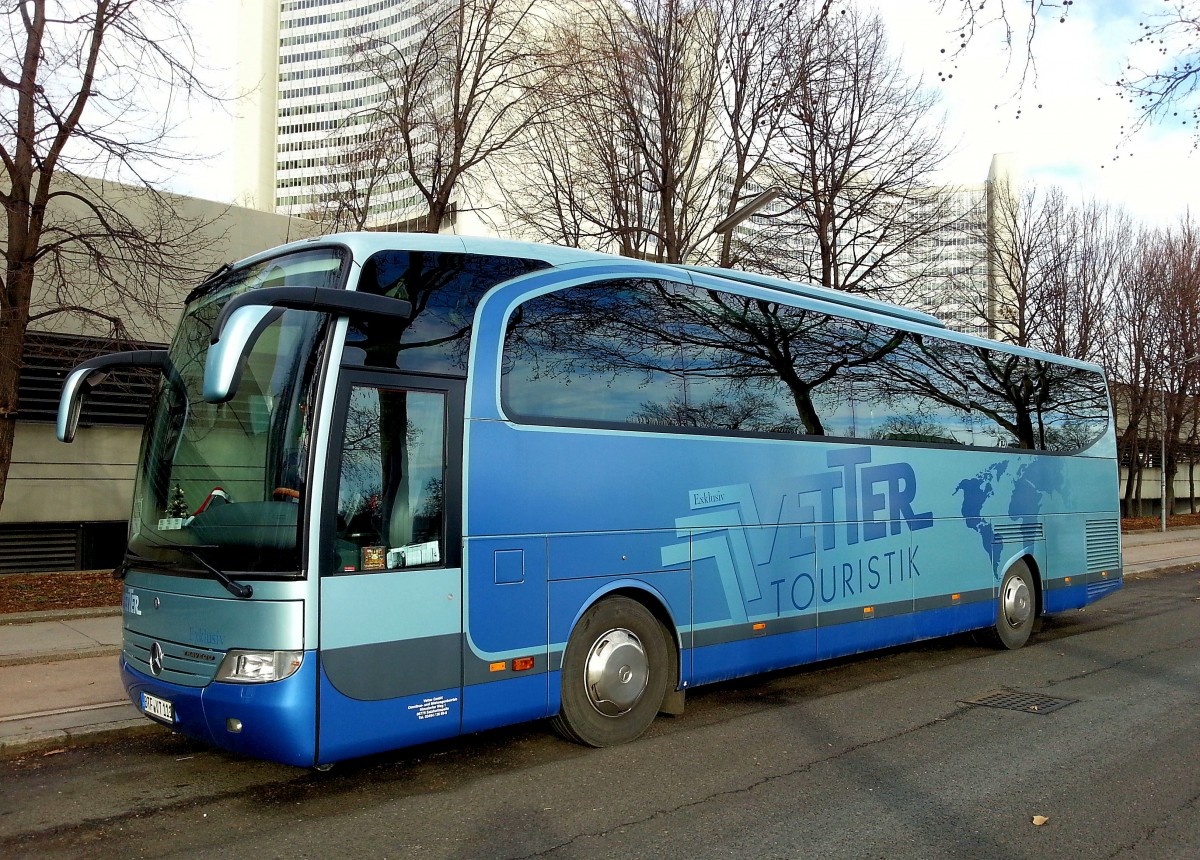 Mercedes Benz Travego von Vetter Touristik  im Dez.2013 in Wien Wagramerstr. gesehen.