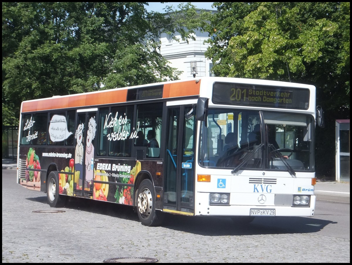 Mercedes O 405 der Kraftverkehrsgesellschaft mbH Ribnitz-Damgarten in Ribnitz-Damgarten.