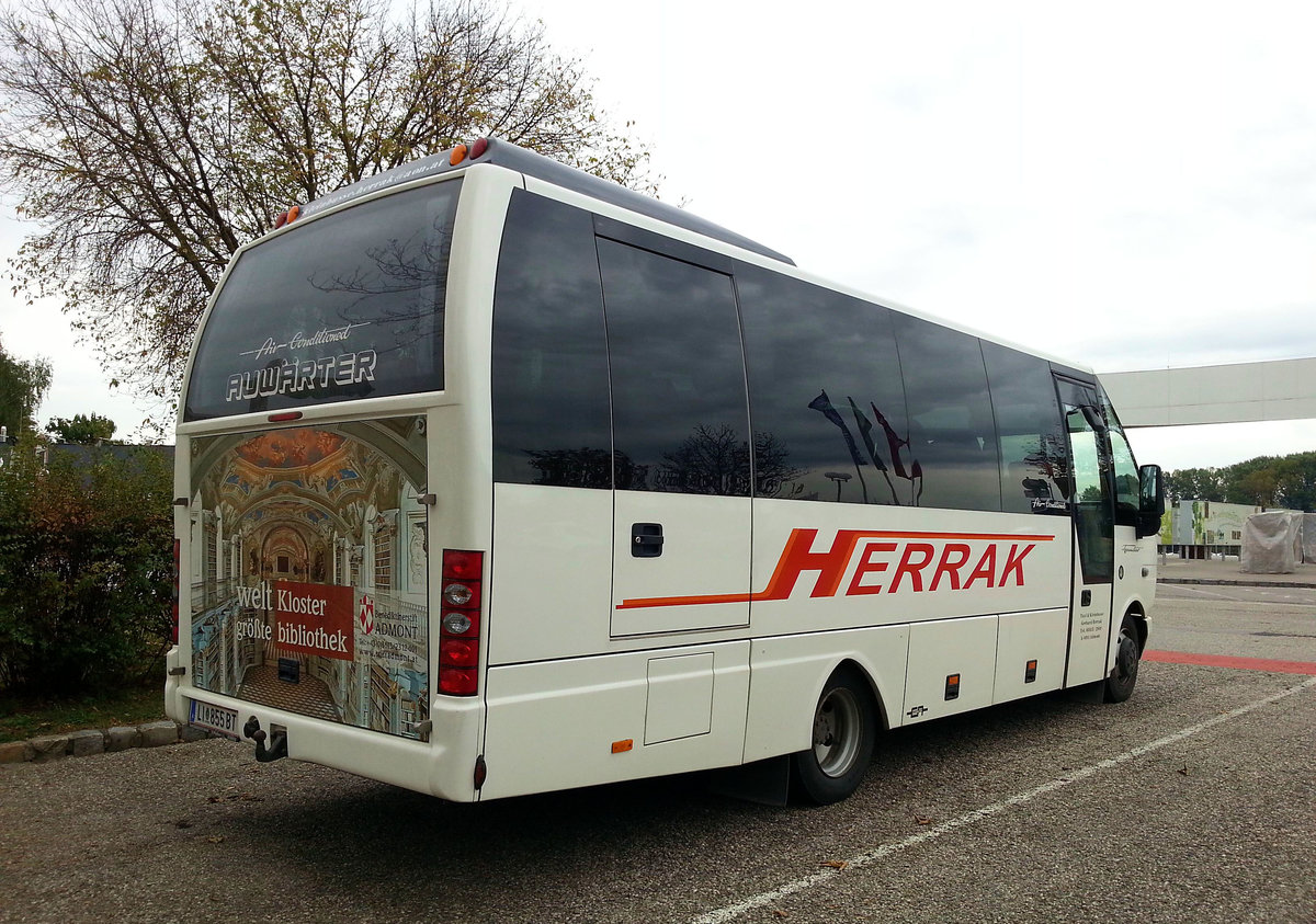 Mercedes O 818 Teamstar von Herrak Reisen aus sterreich in Krems.