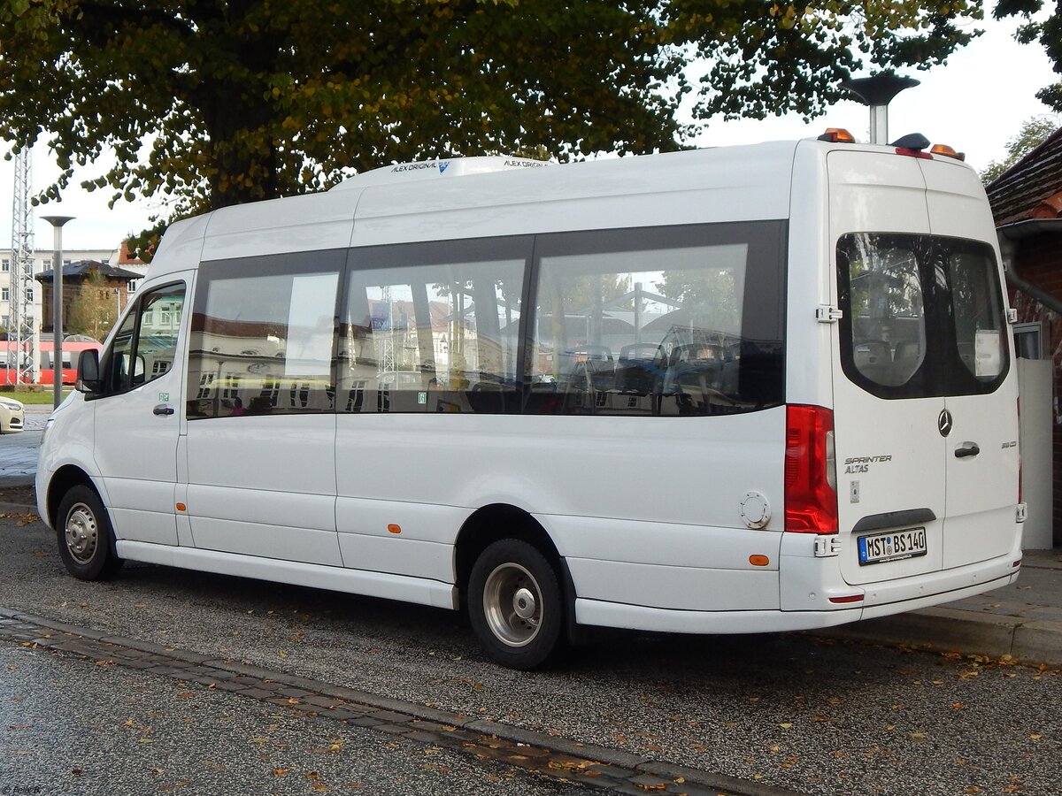 Mercedes Sprinter von Becker-Strelitz Reisen aus Deutschland in Güstrow. 