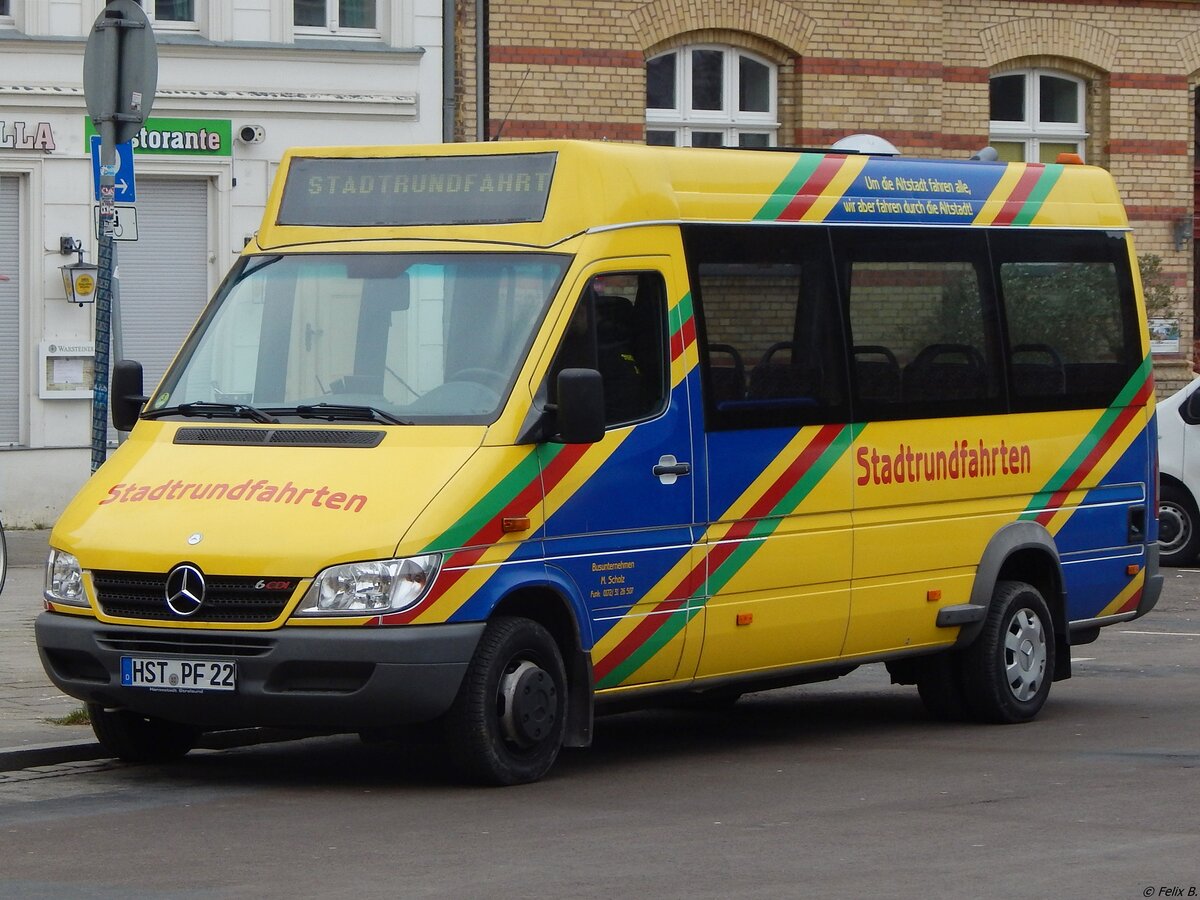 Mercedes Sprinter von Busunternehmen Manfred Scholz aus Deutschland in Stralsund.