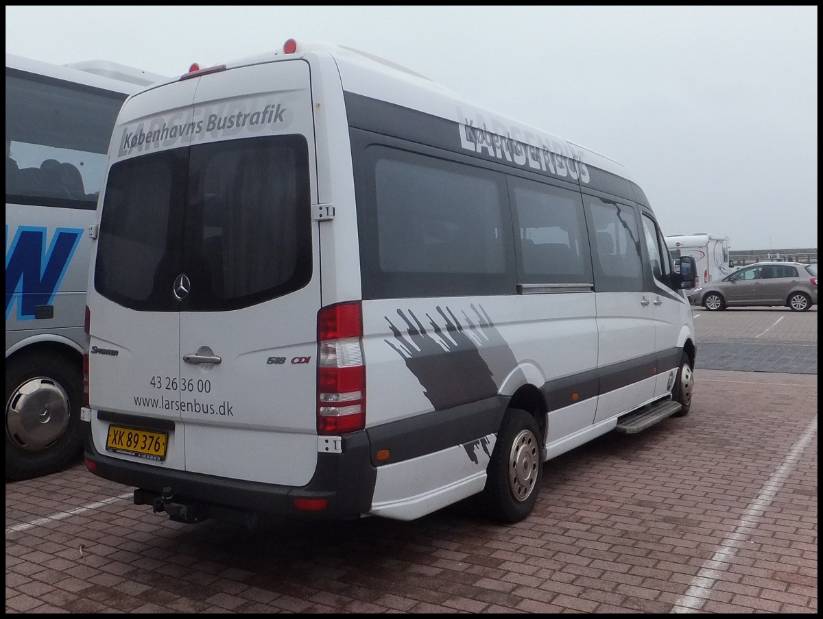 Mercedes Sprinter von Kbenhaven Bustrafik aus Dnemark im Stadthafen Sassnitz.