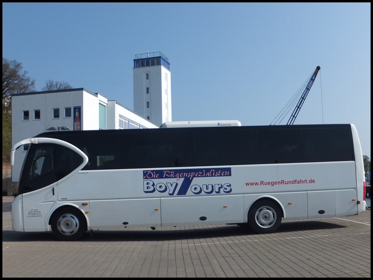 Mercedes Sundancer von BoyTours aus Deutschland im Stadthafen Sassnitz.