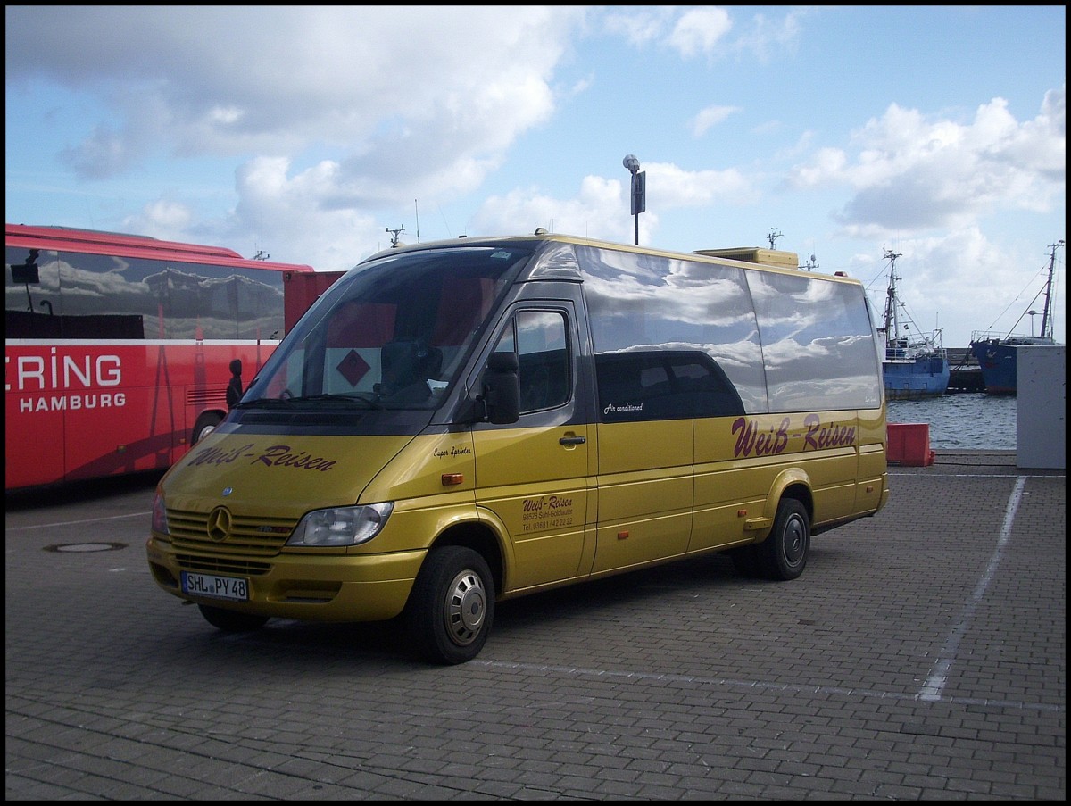 Mercedes Super Sprinter von Wei�-Reisen aus Deutschland im Stadthafen Sassnitz.