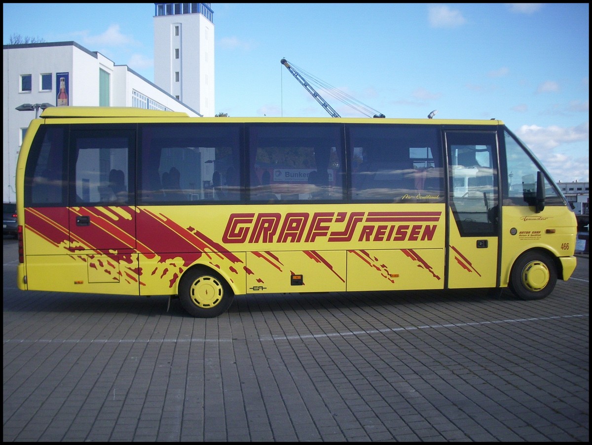 Mercedes Teamstar von Graf's Reisen aus Deutschland im Stadthafen Sassnitz.  