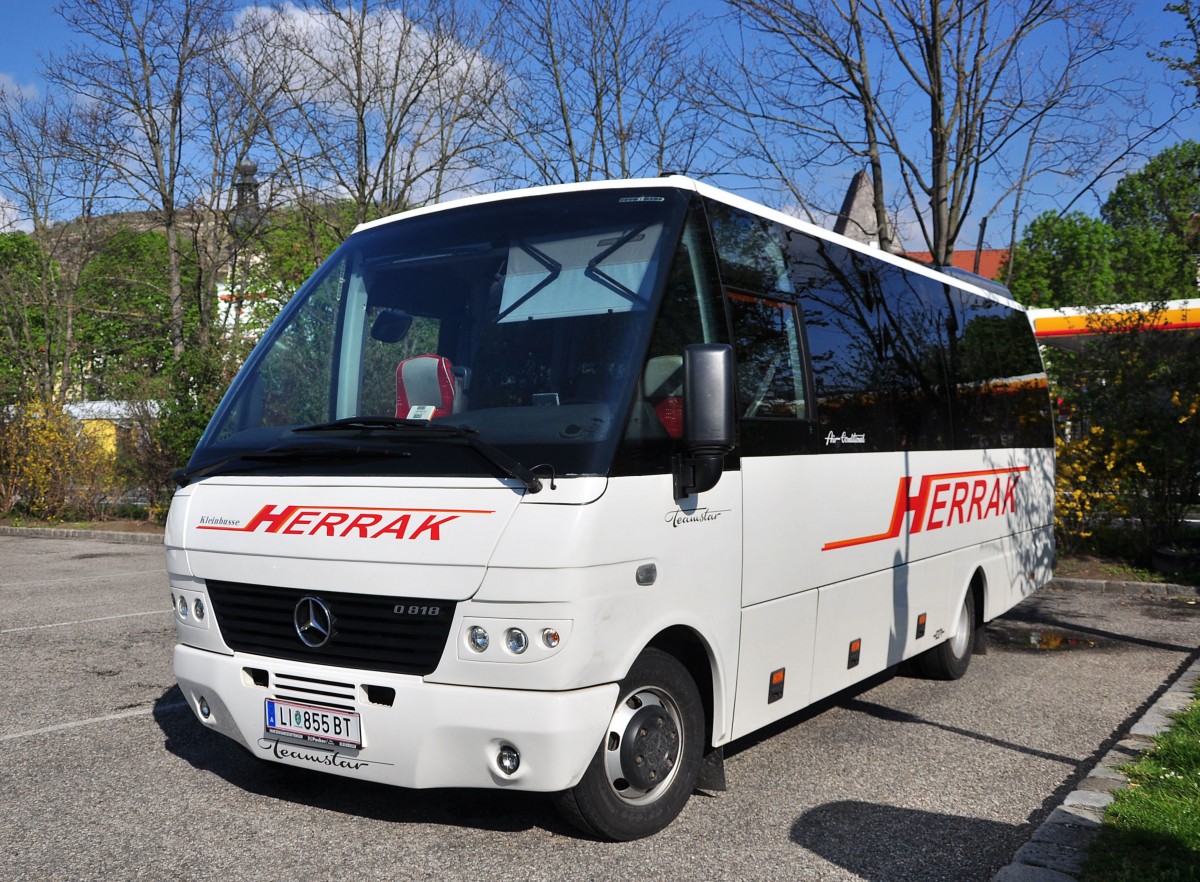 Mercedes Teamstar O 818 von Herrak Reisen aus sterreich am 18.4.2015 in Krems.