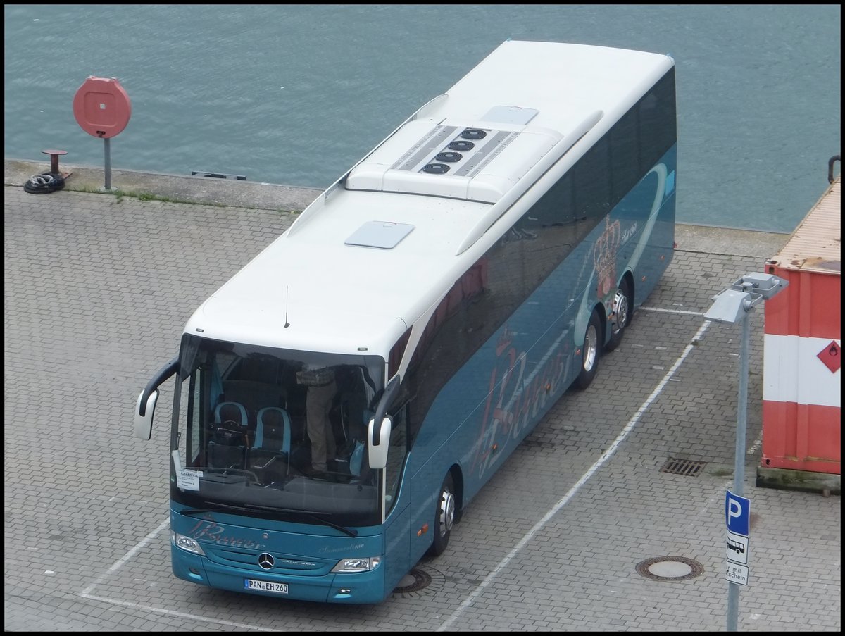 Mercedes Tourismo von Bauer aus Deutschland im Stadthafen Sassnitz.