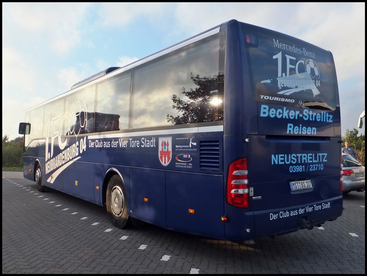 Mercedes Tourismo von Becker-Strelitz Reisen aus Deutschland bei der Rastst�tte Fuchsberg.