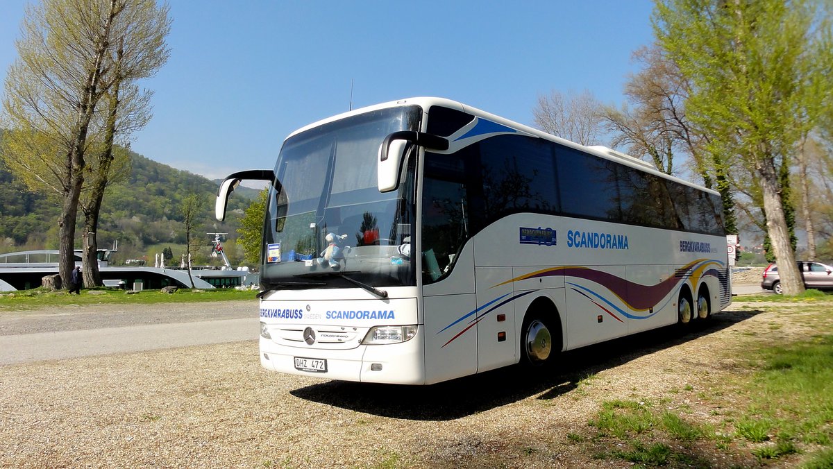 Mercedes Tourismo von Bergkvarabuss Scandorama aus Schweden in D�rnstein/Wachau/Nieder�sterreich gesehen.