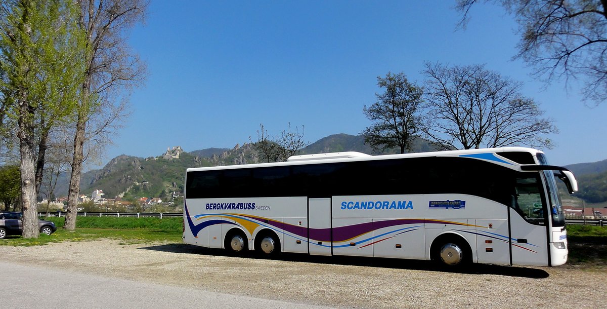 Mercedes Tourismo von Bergkvarabuss Scandorama aus Schweden in D�rnstein/Wachau/Nieder�sterreich gesehen.