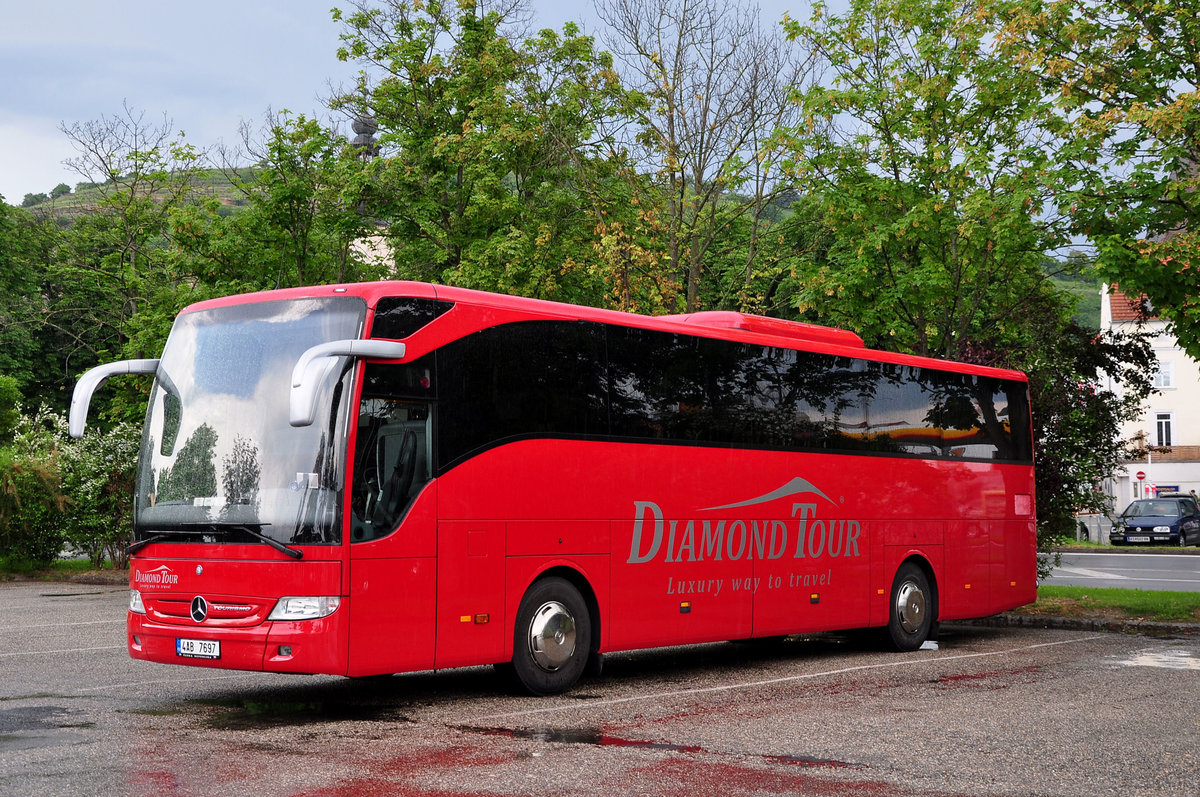 Mercedes Tourismo von Diamond Tour aus der CZ in Krems gesehen.