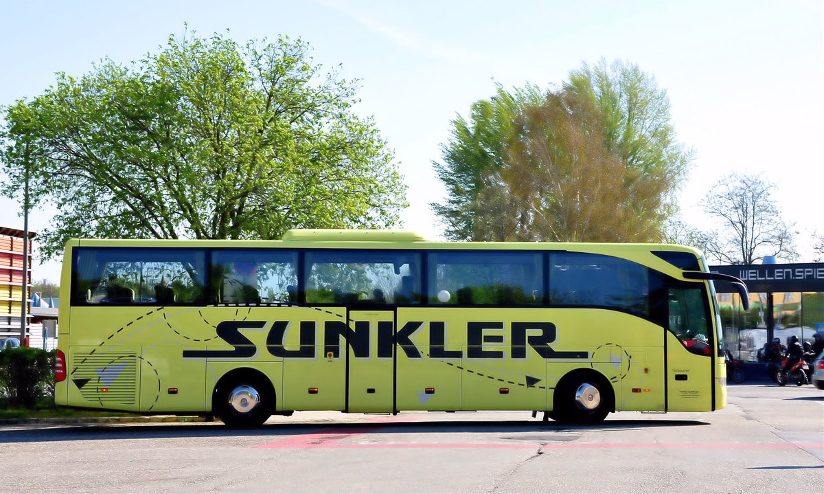 Mercedes Tourismo von Franz Sunkler Reisen aus �sterreich in Krems gesehen.