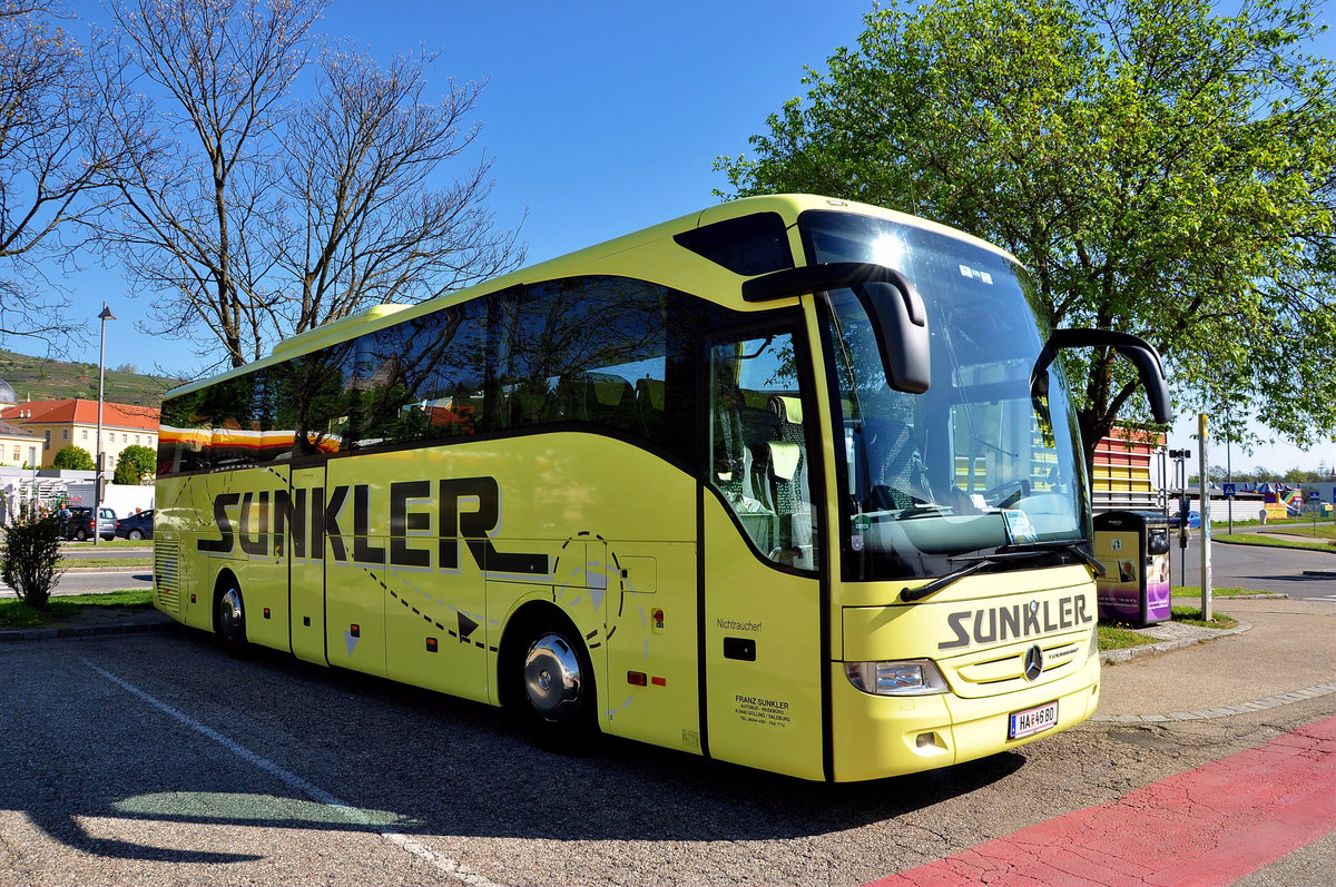 Mercedes Tourismo von Franz Sunkler Reisen aus �sterreich in Krems gesehen.
