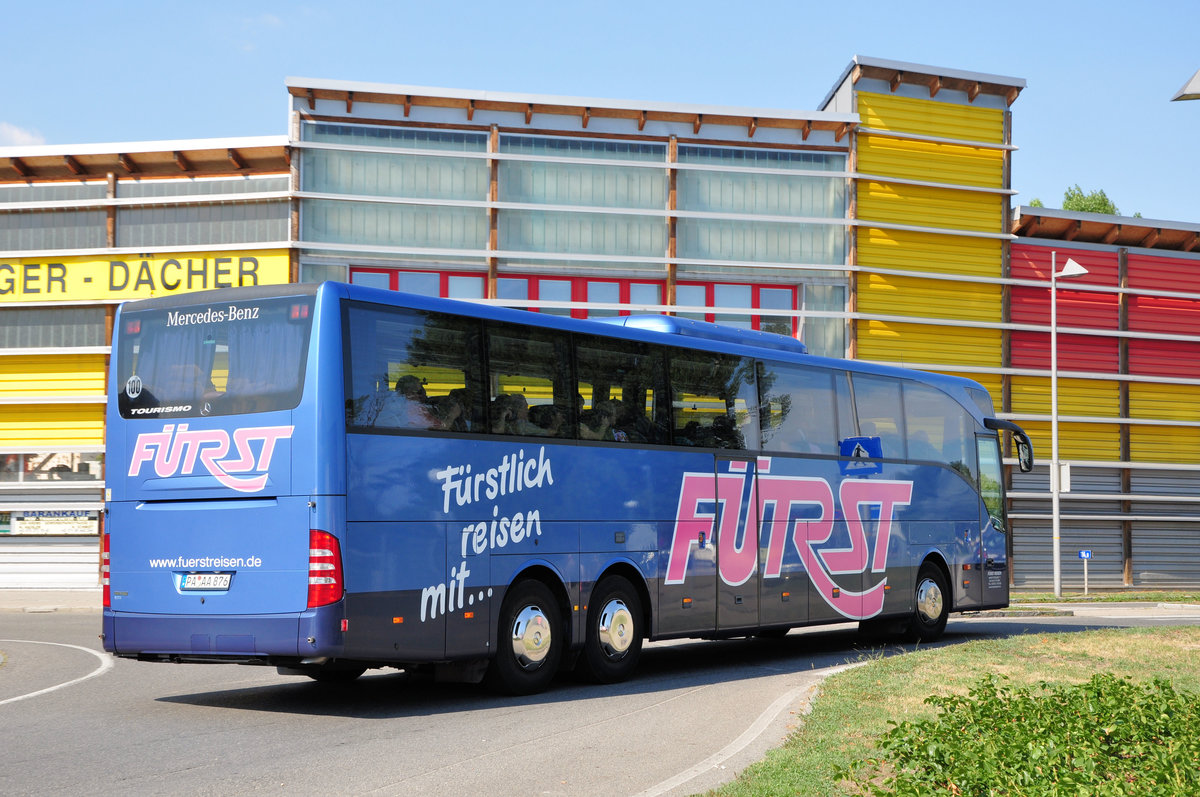 Mercedes Tourismo von Frst Reisen aus der BRD in Krems gesehen.