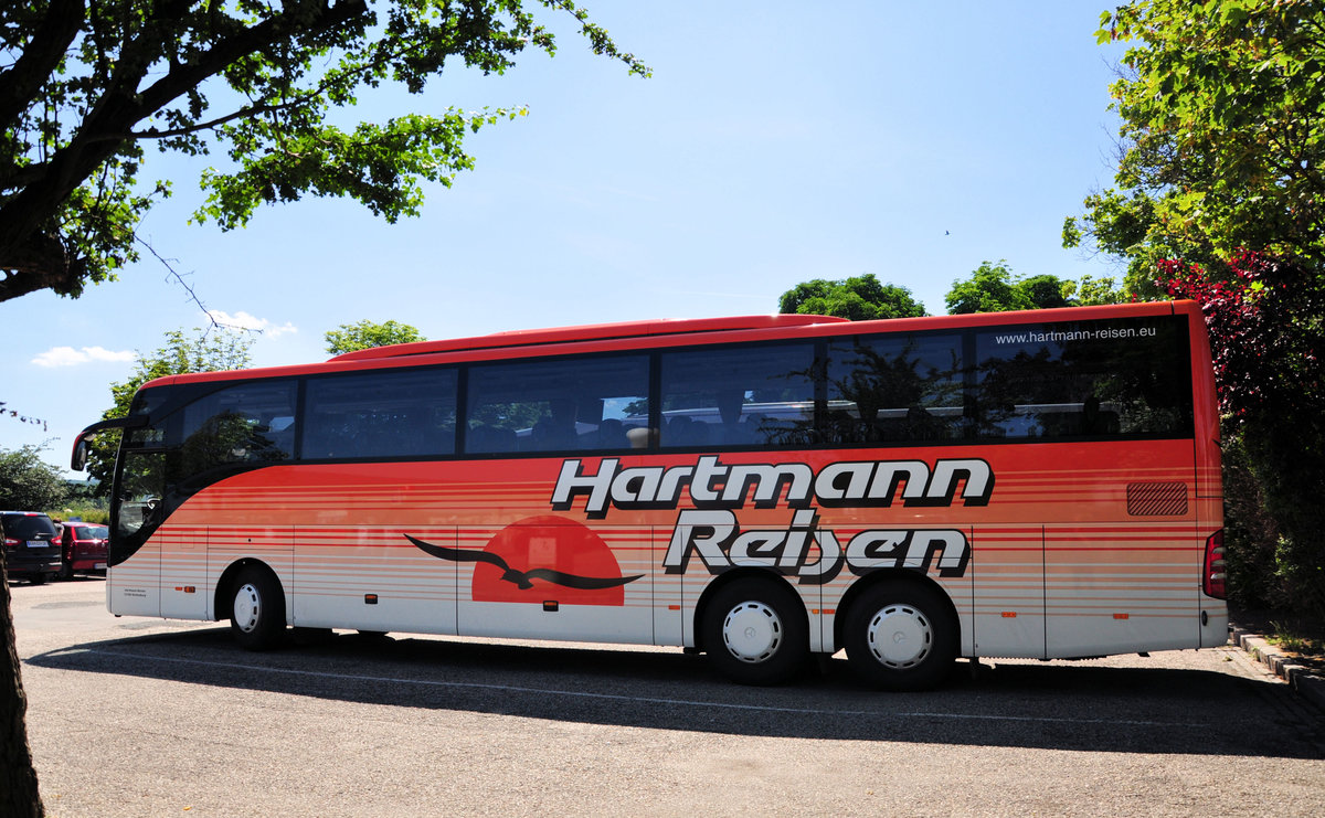 Mercedes Tourismo von Hartmann Reisen aus der BRD in Krems gesehen. 